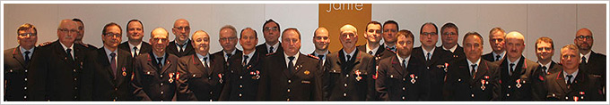 Für 25 und 40 Jahre aktiven Feuerwehrdienst wurden zahlreiche Kameraden ausgezeichnet.