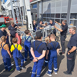 Jugendgruppe Hettingen besucht AUDI