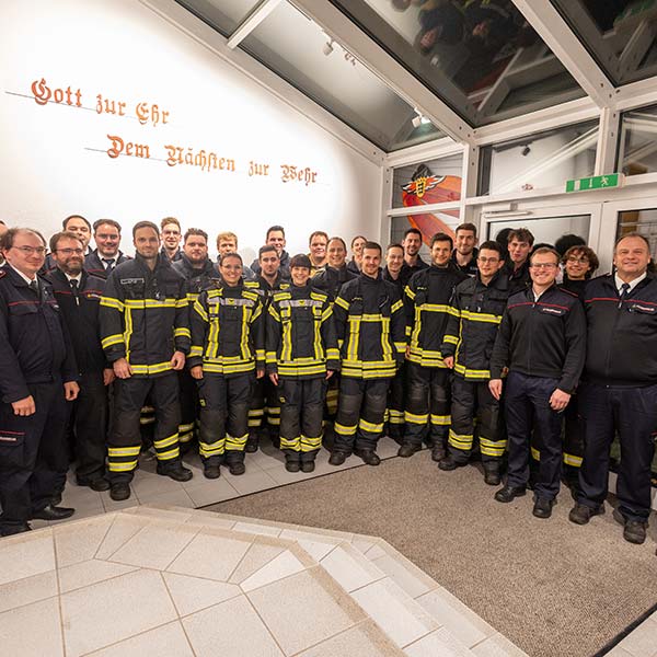 19 frisch ausgebildetete Truppführer:innen für die Feuerwehren 19 frisch ausgebildetete Truppführer:innen für die Feuerwehren